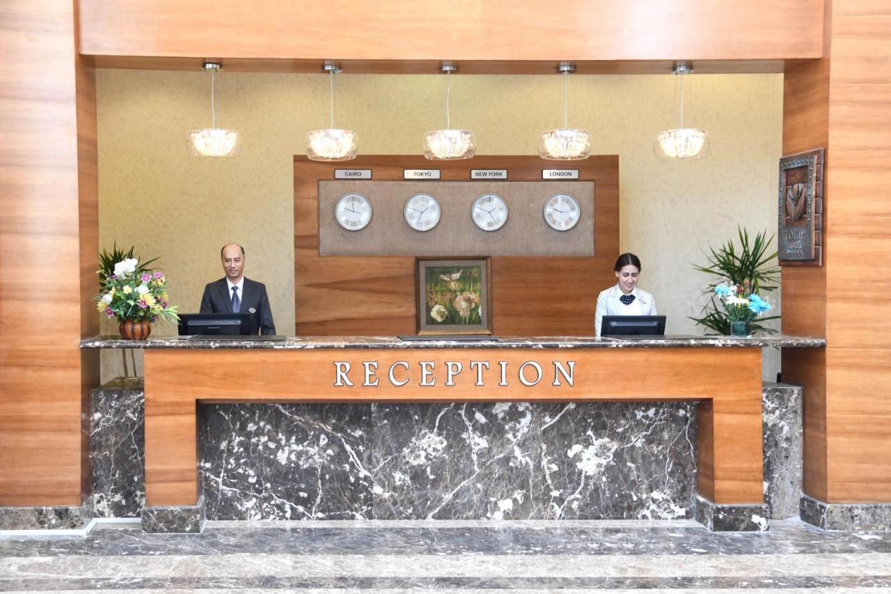 Tolip Family Park Hotel Cairo Exterior foto Reception desk