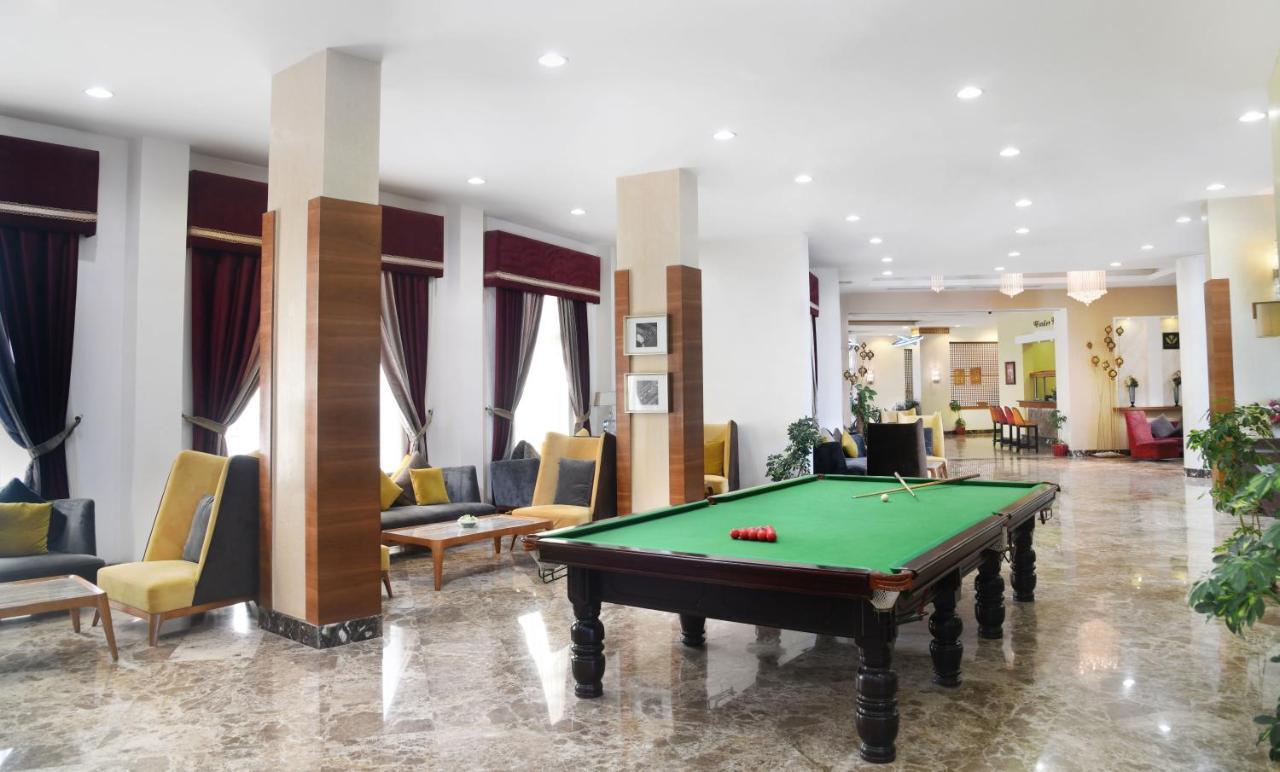 Tolip Family Park Hotel Cairo Exterior foto The pool table at the hotel