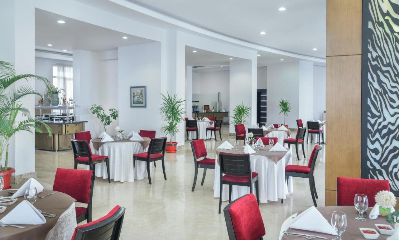 Tolip Family Park Hotel Cairo Exterior foto The restaurant