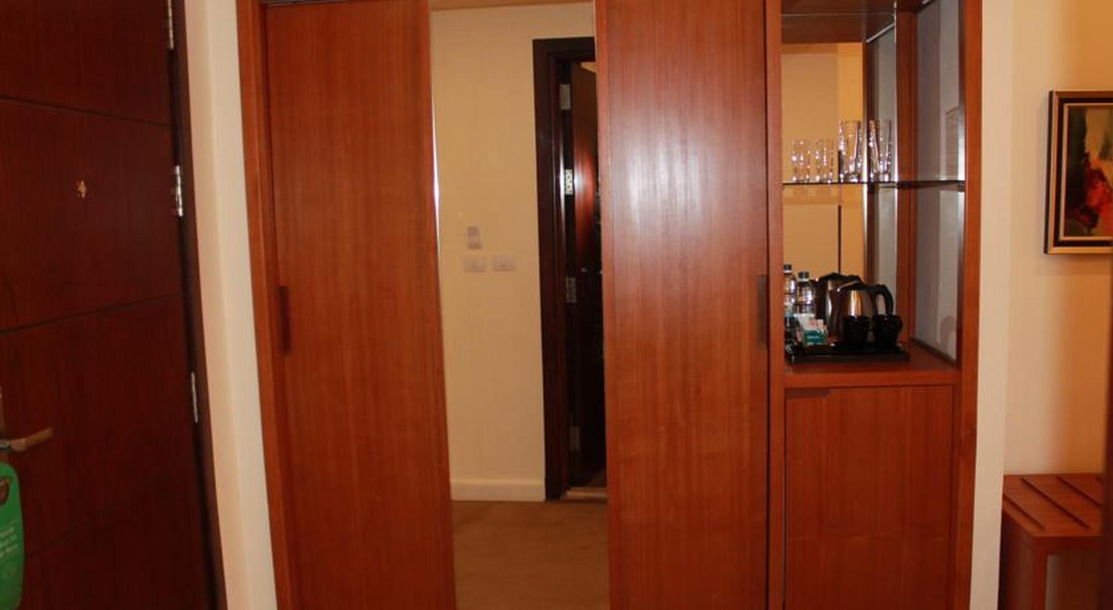 Tolip Family Park Hotel Cairo Exterior foto A sliding door