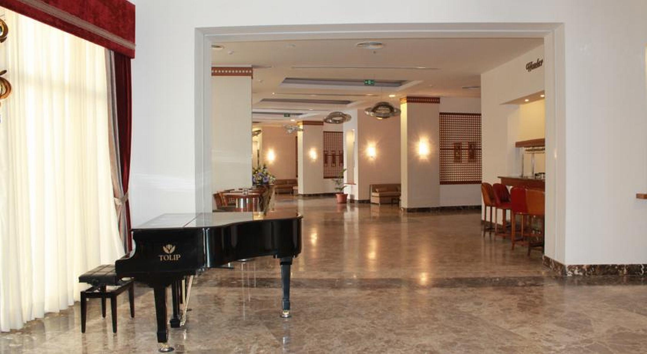 Tolip Family Park Hotel Cairo Exterior foto Lobby