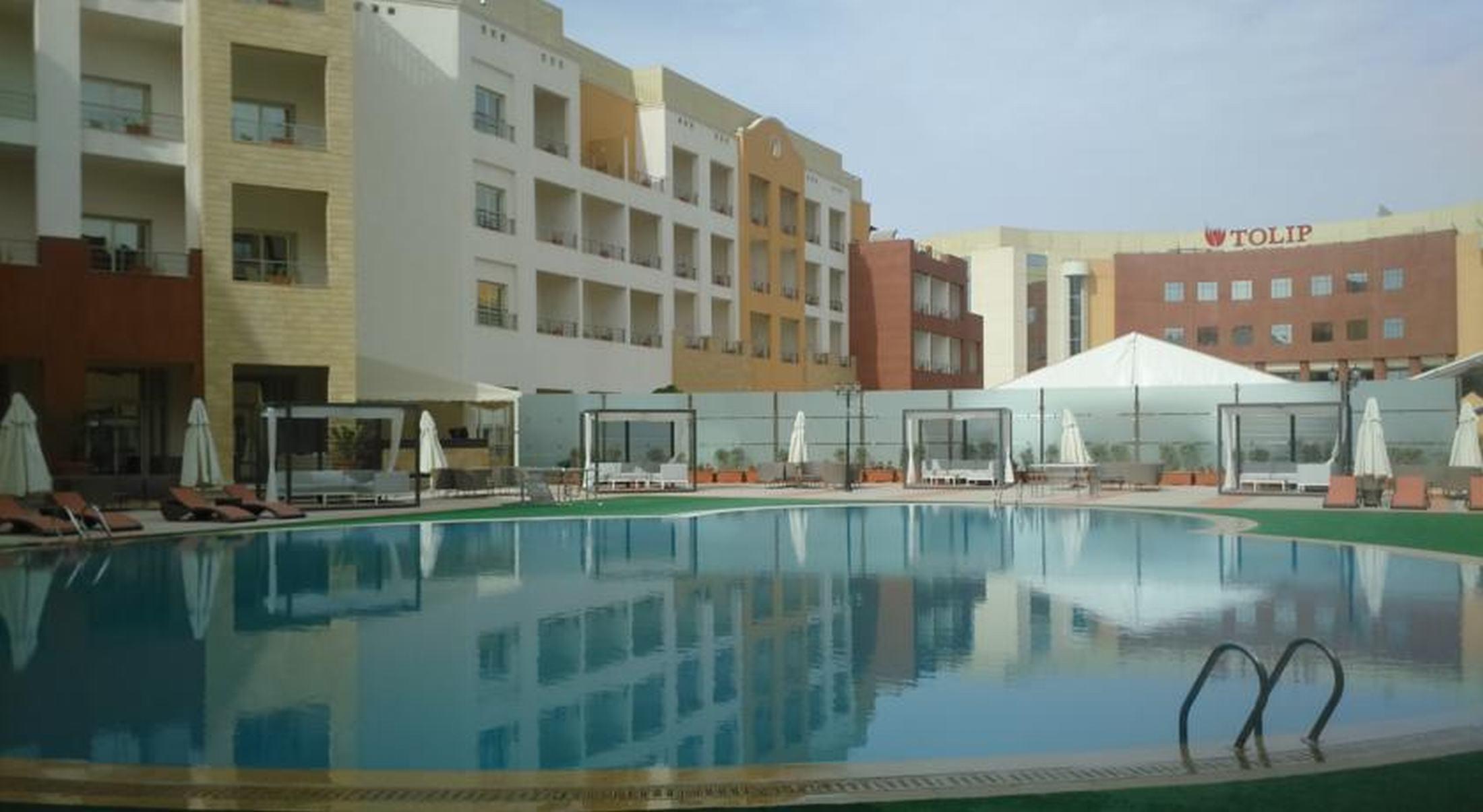 Tolip Family Park Hotel Cairo Exterior foto The pool at the hotel