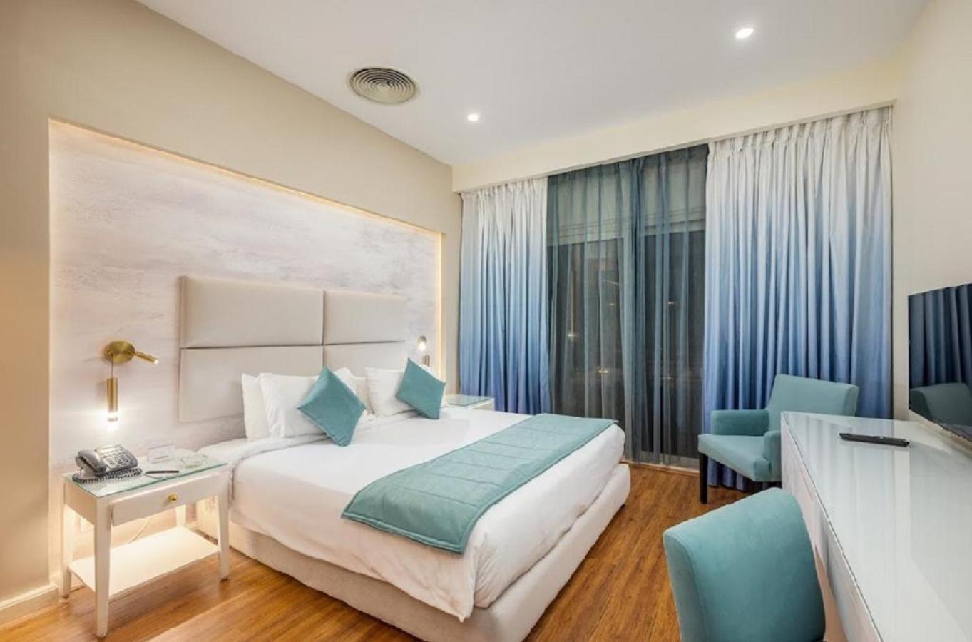 Tolip Family Park Hotel Cairo Exterior foto A bedroom at the hotel