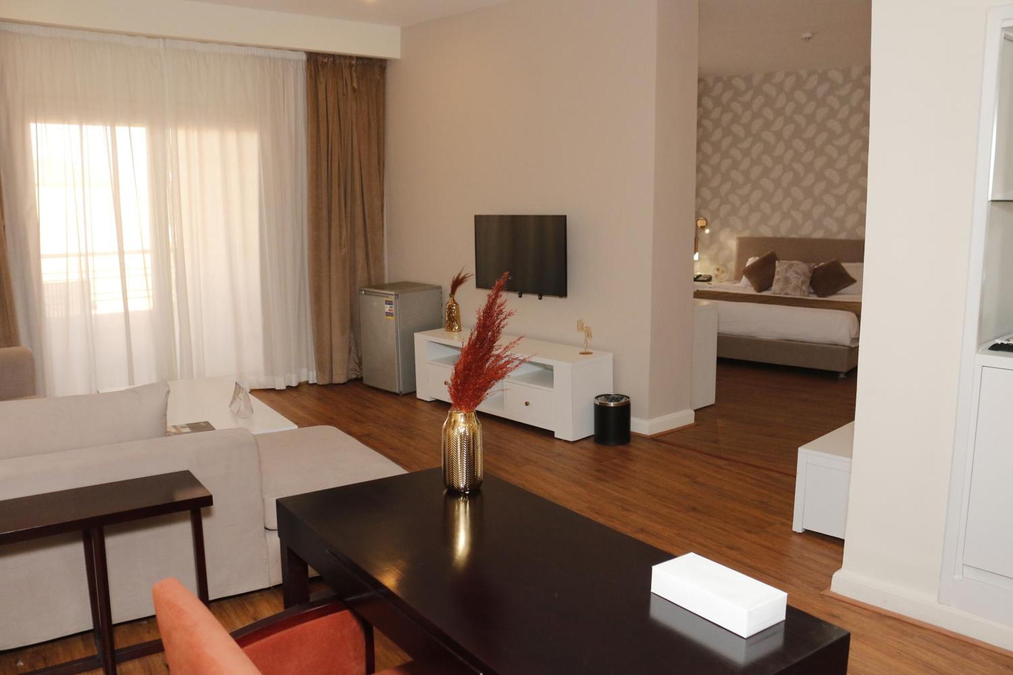 Tolip Family Park Hotel Cairo Exterior foto Suite