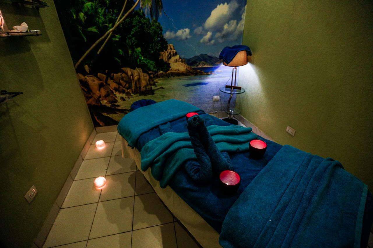 Tolip Family Park Hotel Cairo Exterior foto A massage bed