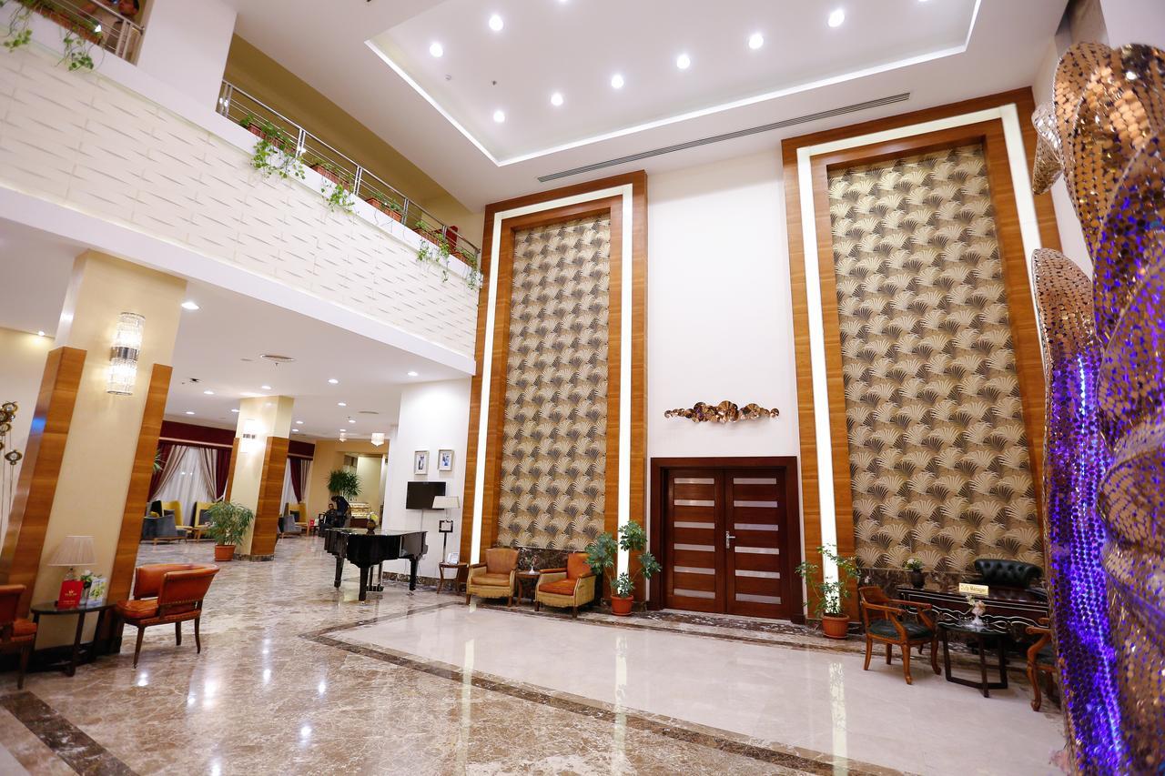 Tolip Family Park Hotel Cairo Exterior foto The lobby of the hotel