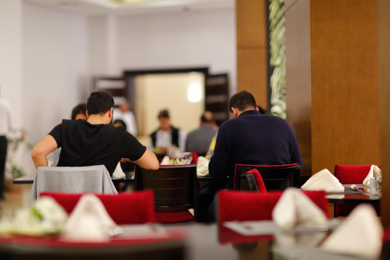 Tolip Family Park Hotel Cairo Exterior foto A restaurant in Hanoi