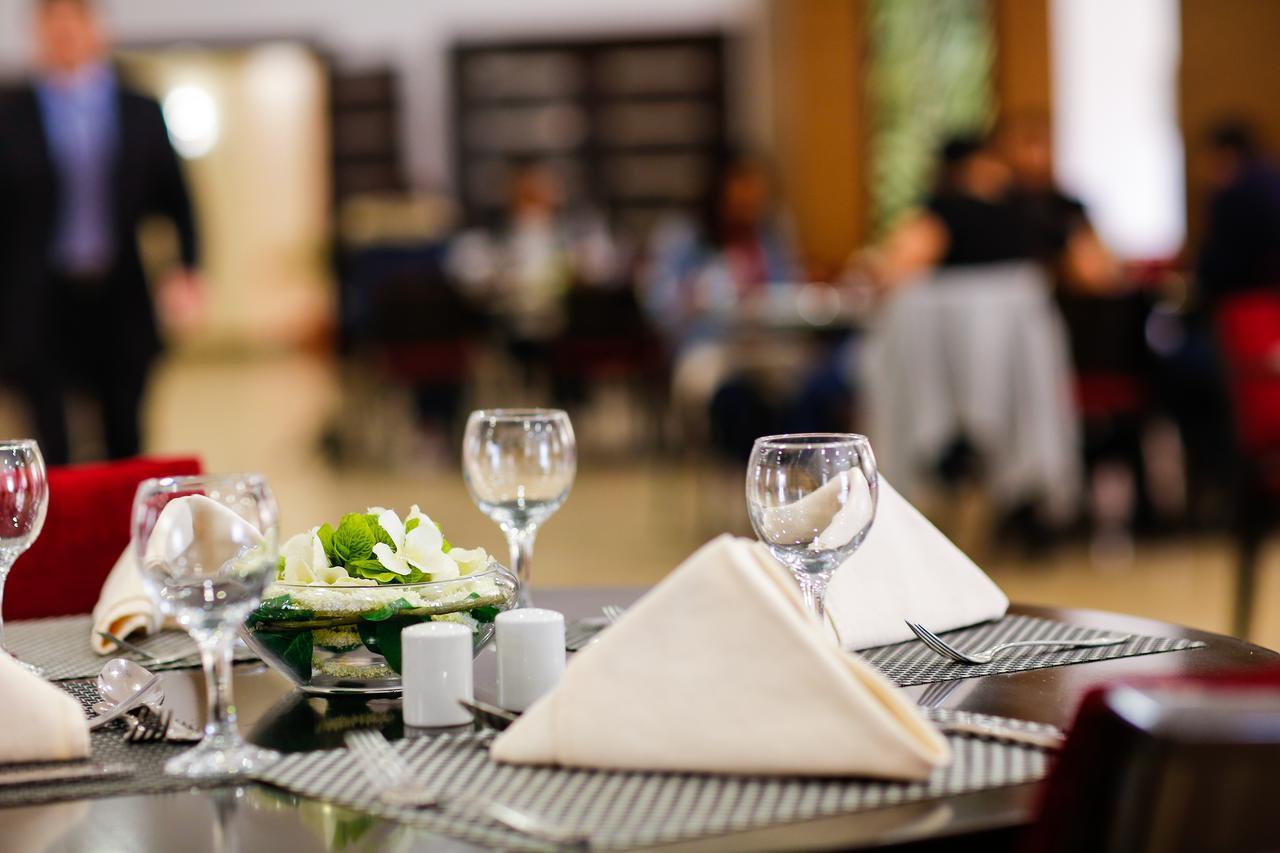 Tolip Family Park Hotel Cairo Exterior foto Restaurant